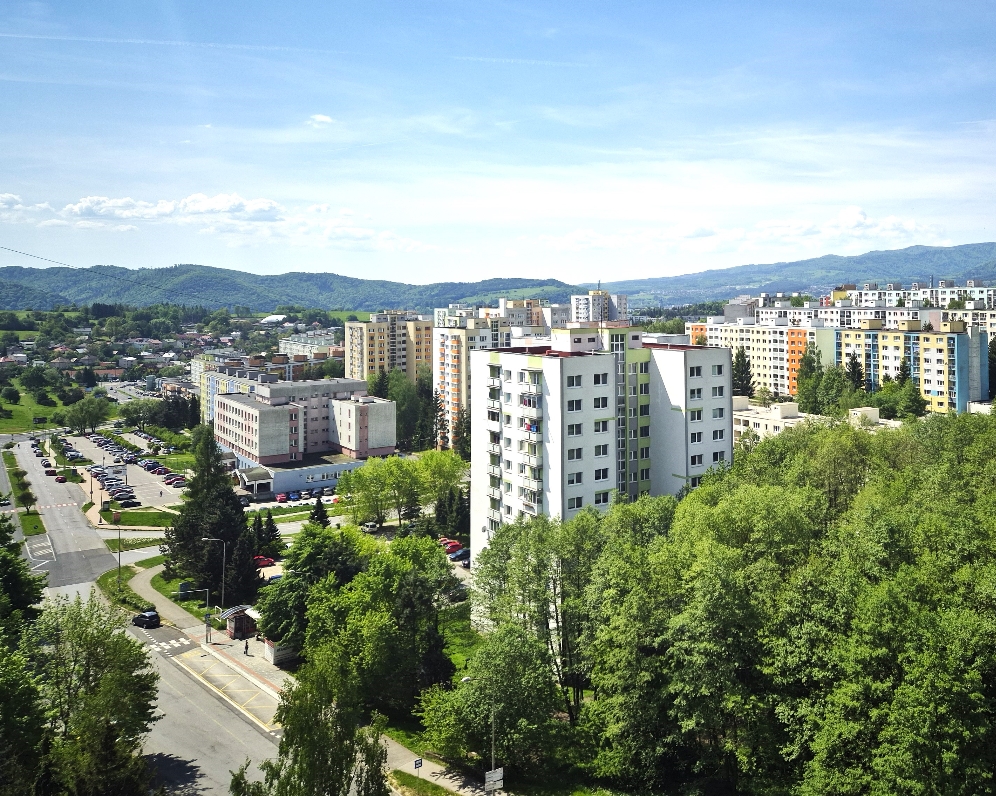 Výhľad na mesto z 2-izbového bytu na Rudohorskej ulici v BB