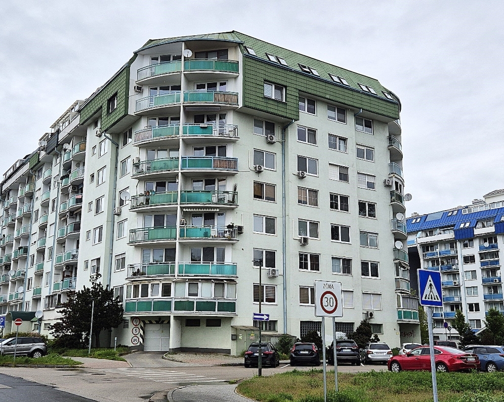 Tehlový 2 izbový byt v bratislavskej Vrakuni